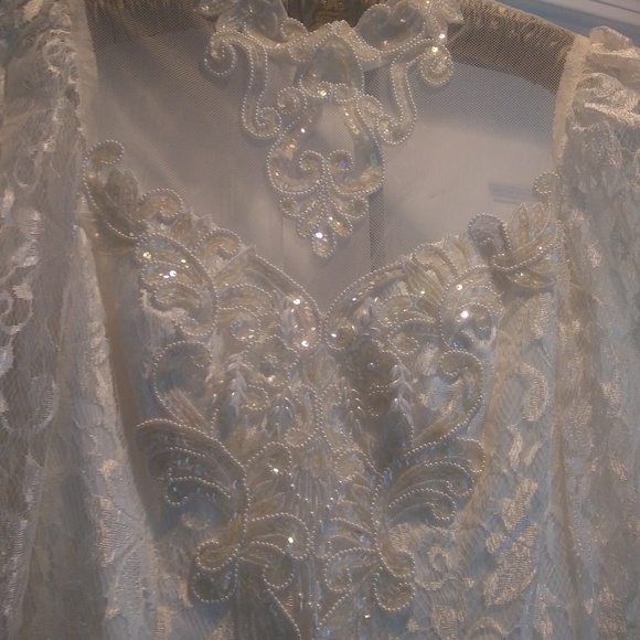 WEDDING DRESSES - Picture 1 of 8